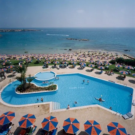 Corallia Beach Hotel Apartments 